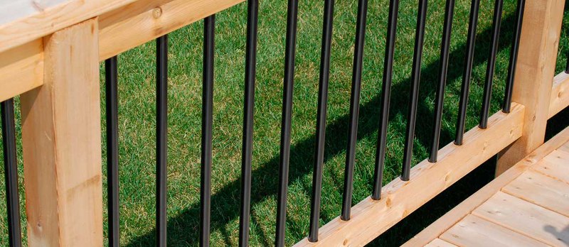 Choose from these rail ideas for deck the one that best fits the architecture of your home