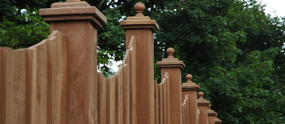 7 Great Cedar Fence Ideas For Your Home And Garden!