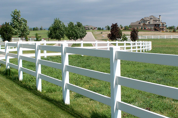 Trusted vinyl fencing contractors; white vinyl fence